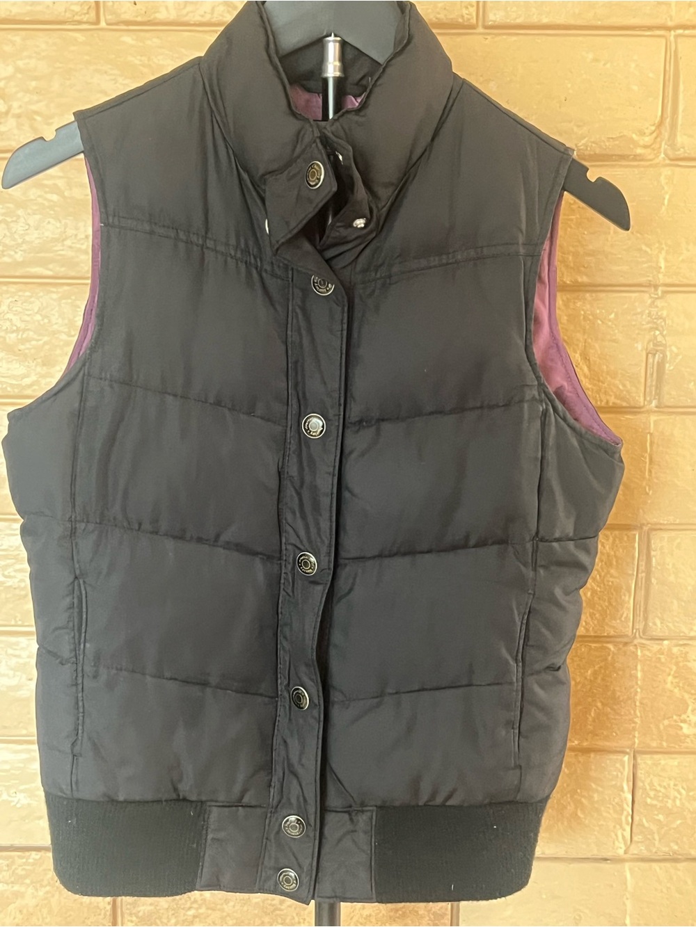 Hurley’s Black Puffer Vest - Women's Quilted Gilet